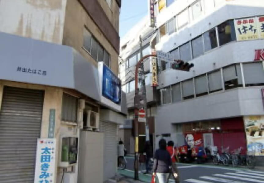 まっすぐ進みます。ケンタッキーを越えます。